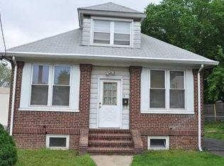 2 Hedges St, North Brunswick, NJ 08902
