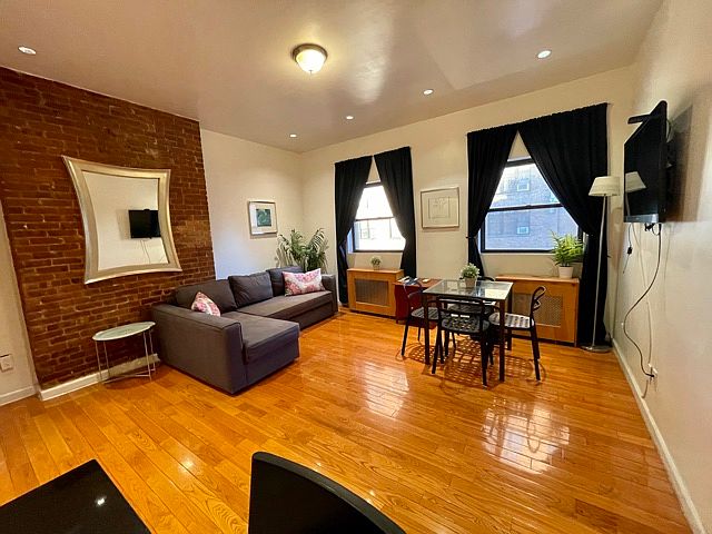 1st image of 318 W 75th St #5A