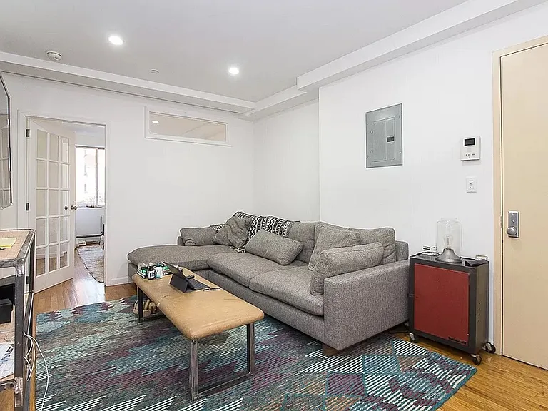424 E 10th St #5B — Photo 4