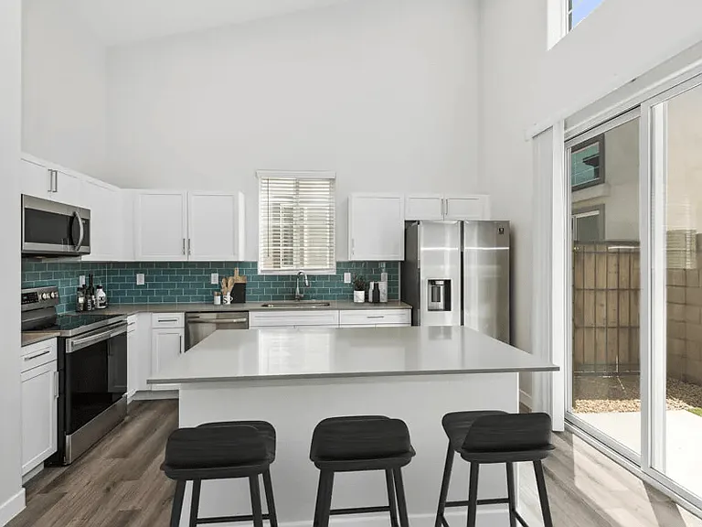 Baseline on 16 — Photo 3
