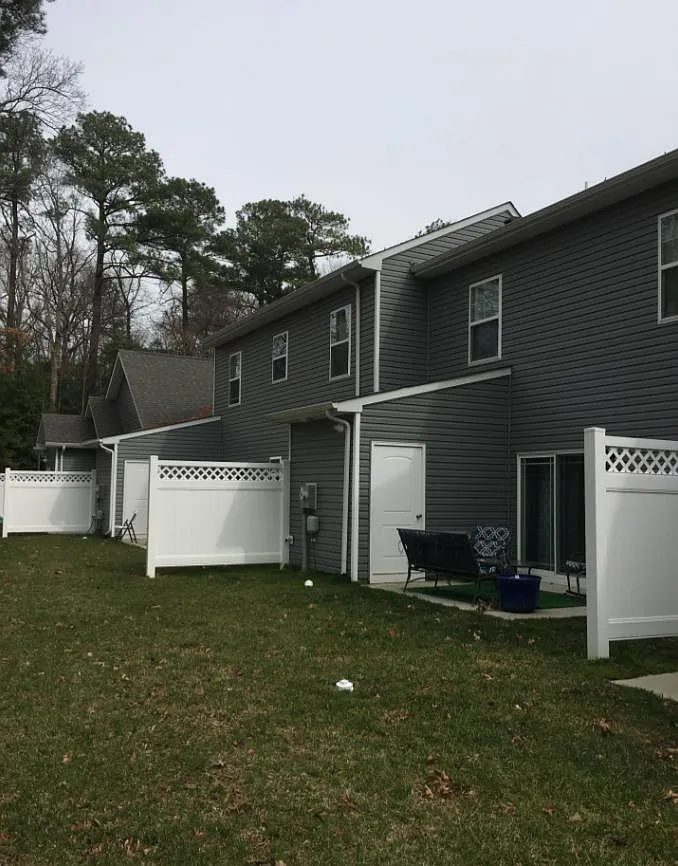 3 bed, 2.5 bath, 1500 sqft, $1,999 — Photo 2