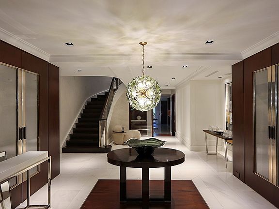 5th image of 46 E 66th St