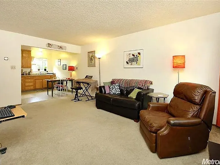 635 Adams St #8 — Photo 9
