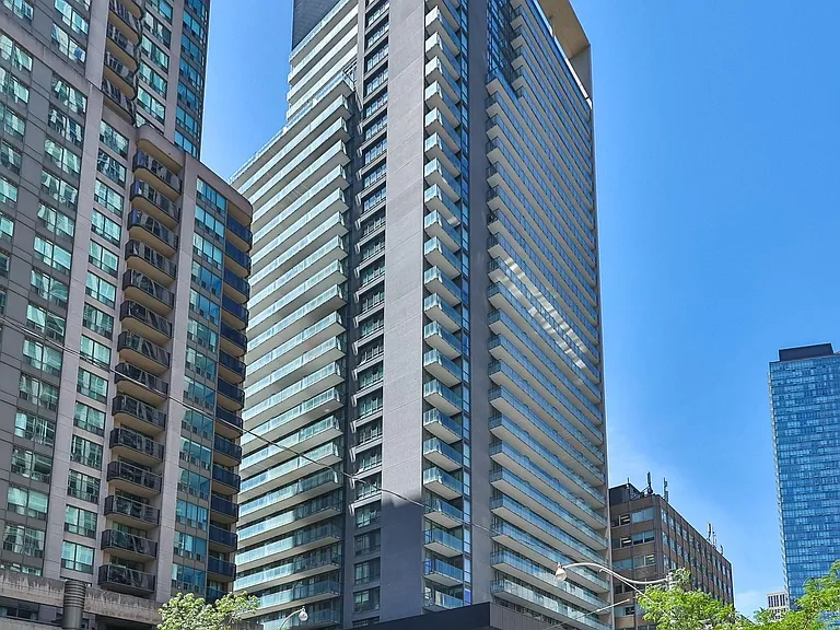 770 Bay St #Penthouse 101 — Photo 2