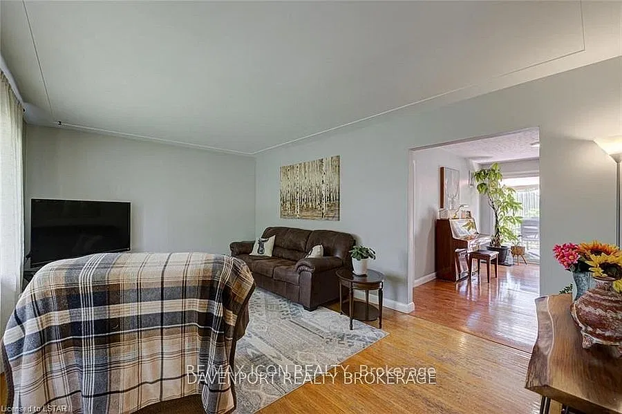 3 bed, $2,700 — Photo 2