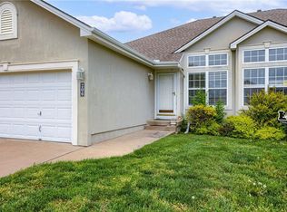 206 SW Chartwell Dr, Lees Summit, MO 64082