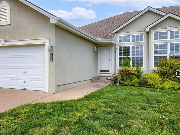 206 SW Chartwell Dr, Lees Summit, MO 64082