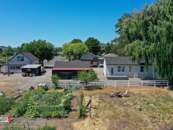 318-320 Reese Creek Rd, Eagle Pt, OR 97524