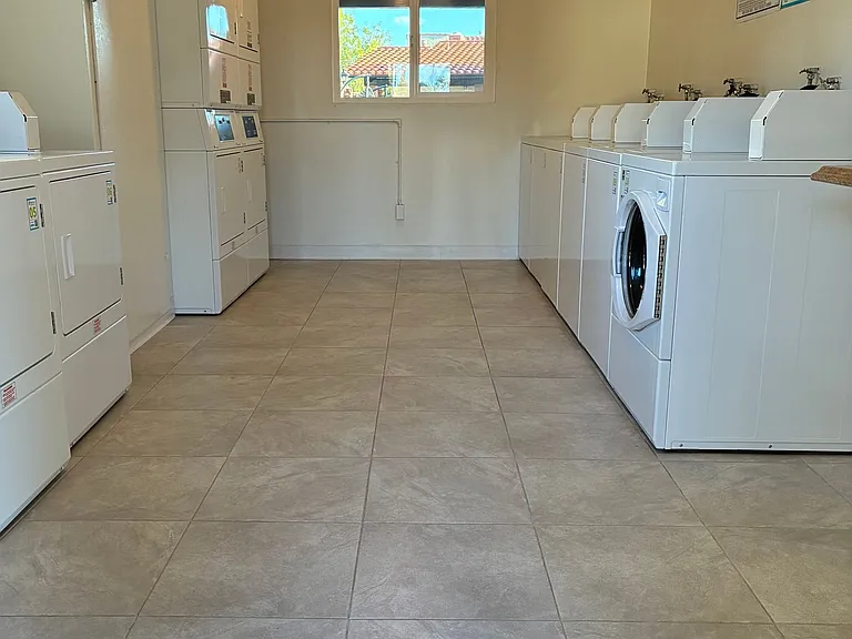 Mission Plaza Apartment Homes — Photo 3