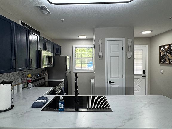 5th image of 610 Abby Lane #15 BLDG 61