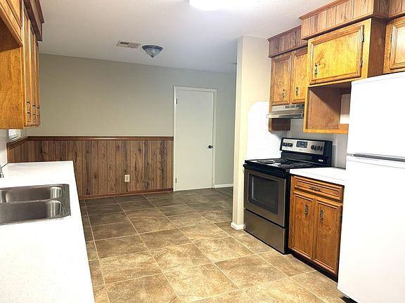 5th image of 409 Ash St
