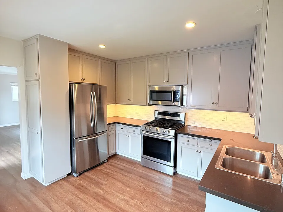 206 W Yanonali St #3