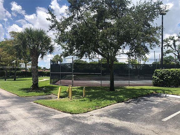 2nd image of 840 Cypress Park Way #H3