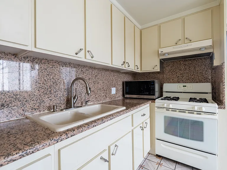 1758 N Alexandria Ave #1758.5 — Photo 22