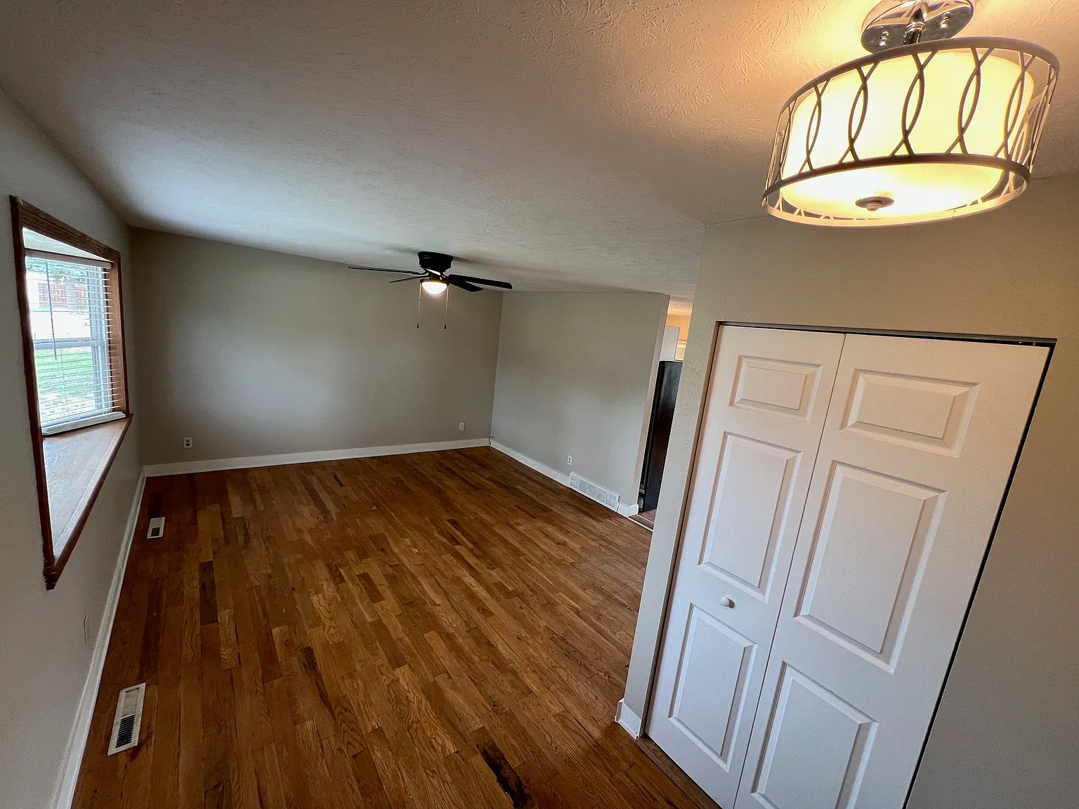 4 bed, 1566 sqft, $2,095 — Photo 3