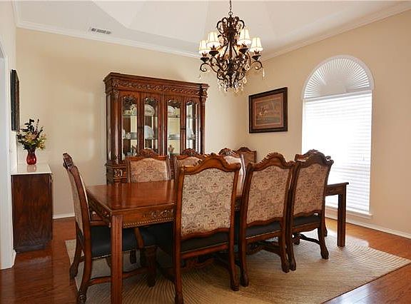 3rd image of 135 Creekview Ln