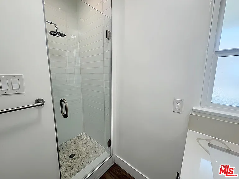 126 1/2 N Hamilton Dr — Photo 13