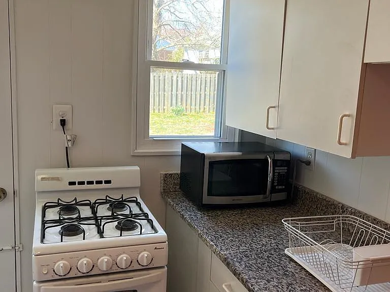 1026 Maple Ave E #1 — Photo 5