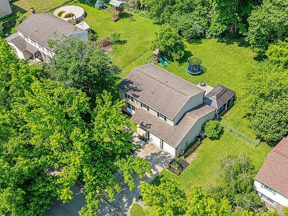 2nd image of 9402 Thornwood Dr