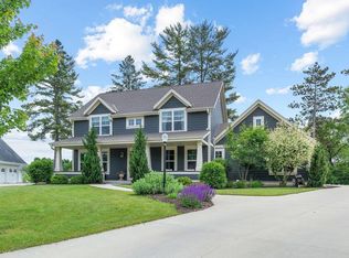 474 Park Ct, Hartland, WI 53029
