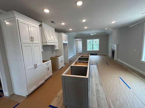 3rd image of 1008 Nuttall Oak Dr