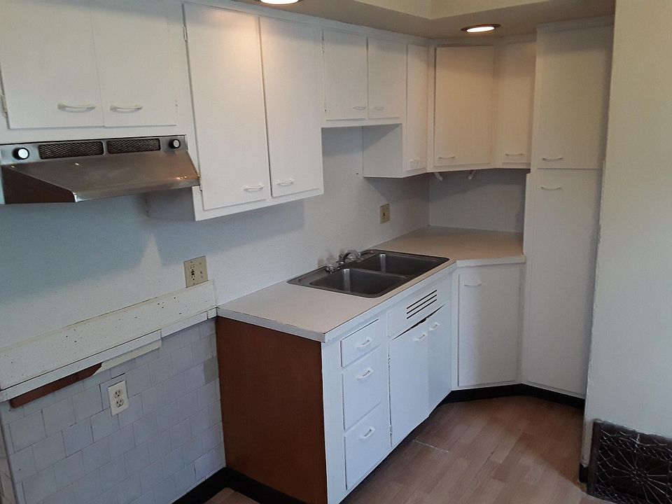 1st image of 101 E 11th St
