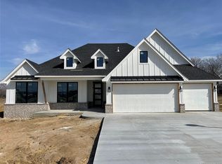 2302 W Maple St, Collinsville, OK 74021