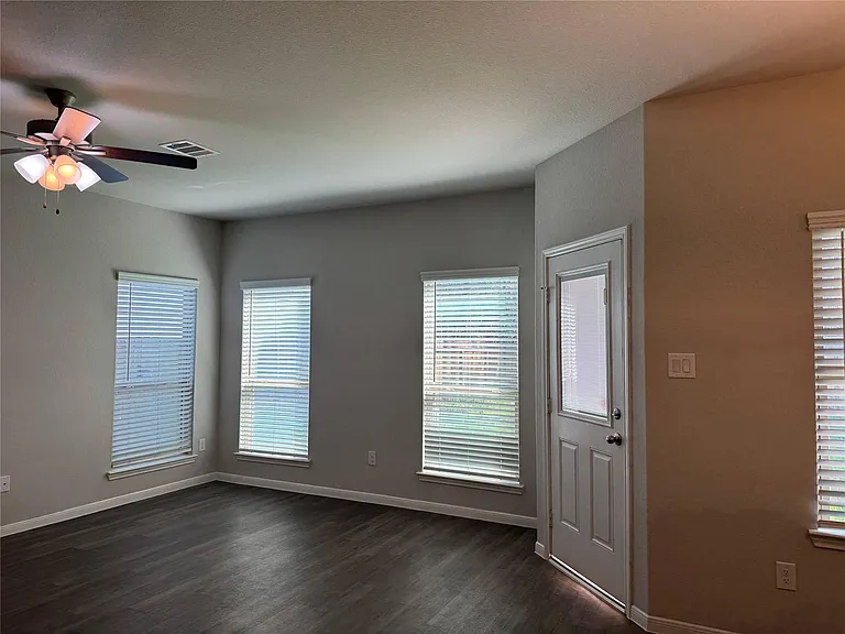 149 Camelot Place Ct — Photo 8