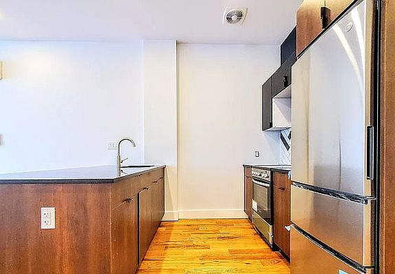 4th image of 1074 Rogers Ave #1A