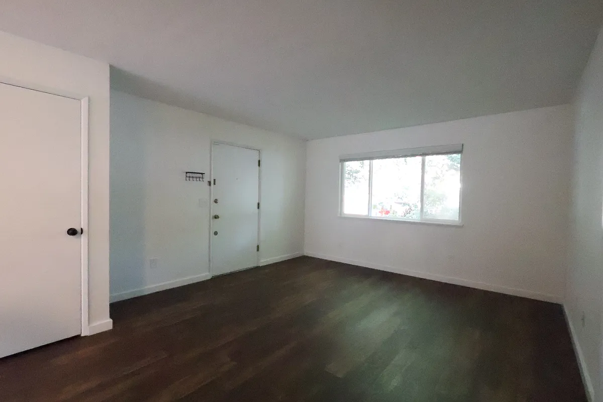 Building Photo - 505 NE 63rd Ave