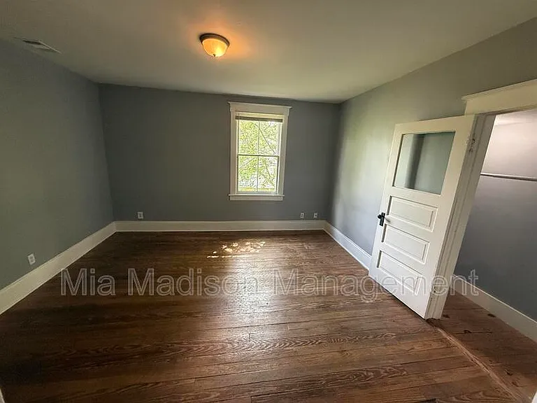 607 W 44th St #B — Photo 9
