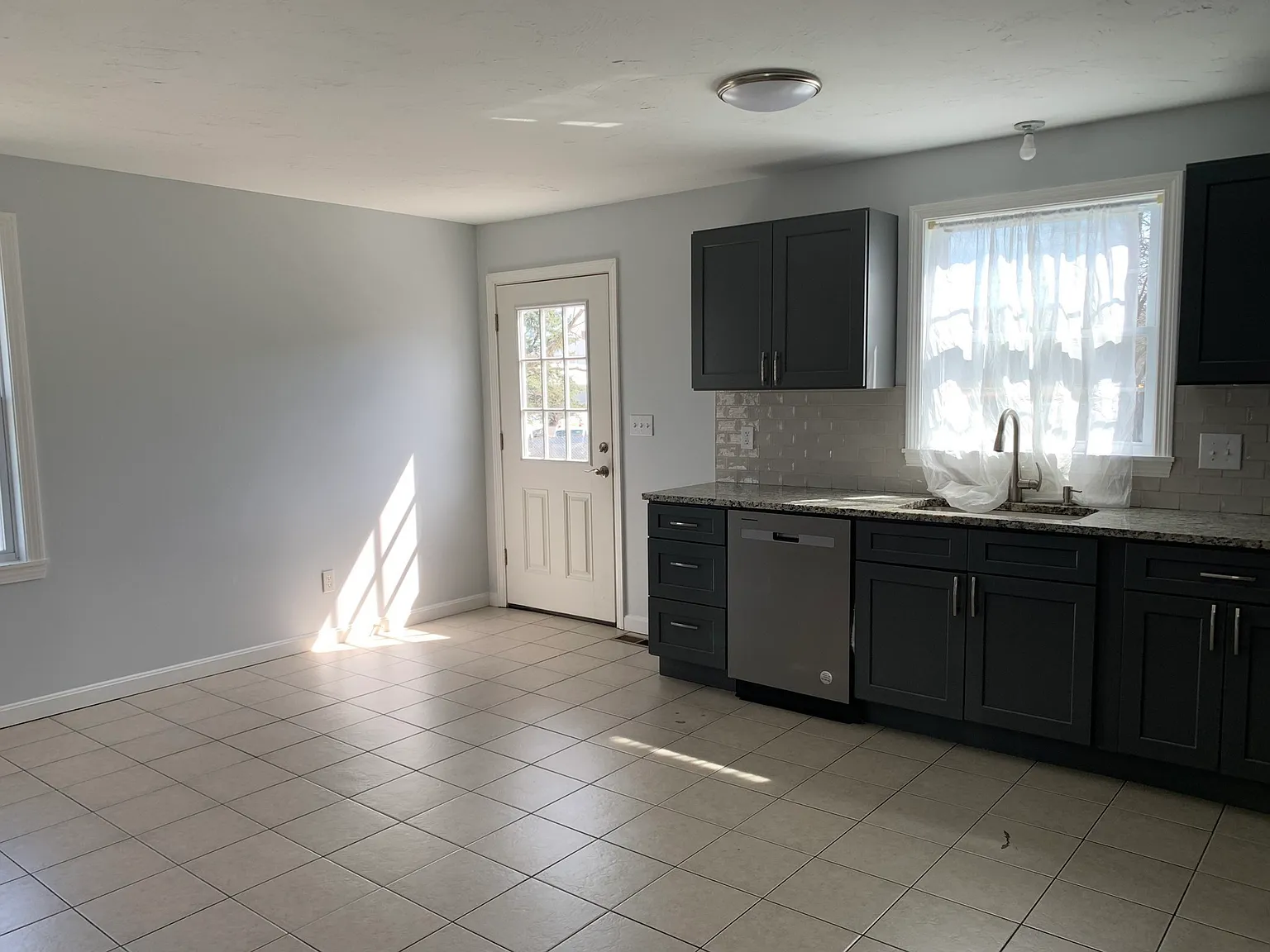 3 bed, 1.5 bath, $2,800 — Photo 3