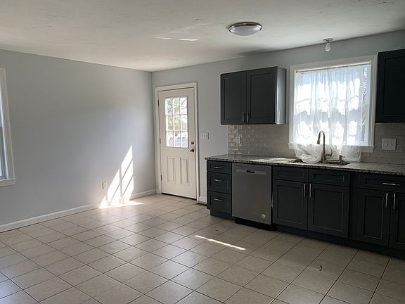 3rd image of 170-172 Lawrence St #2
