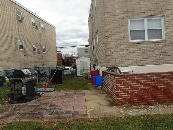 2nd image of 9459 Lansford St