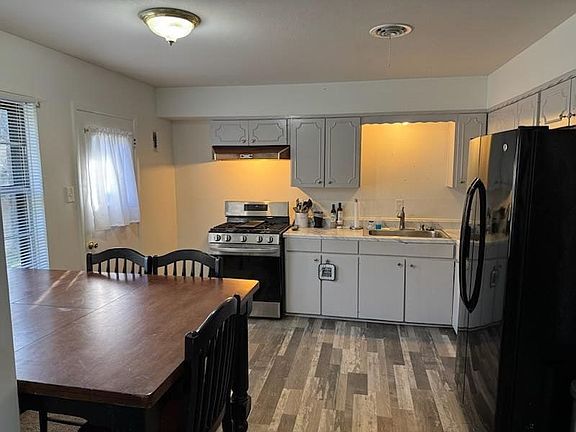 2nd image of 2490 Crescent Dr