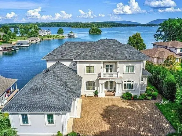 20 Marvin Gardens Dr, Moneta, VA 24121