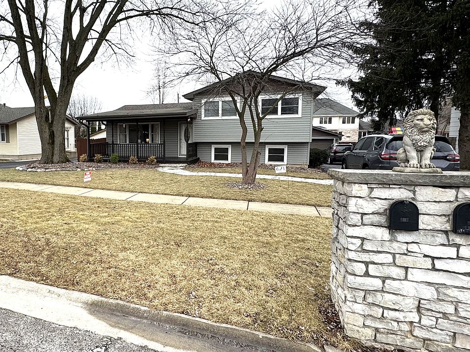1st image of 621 Oxford Ct