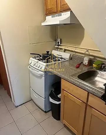 137 W 5th Ave Photo 1