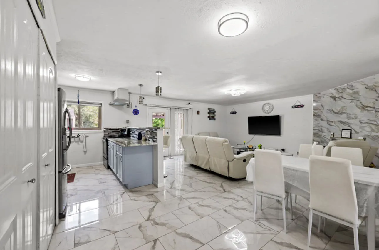 3 bed, 1481 sqft, $2,000 — Photo 3