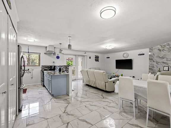 3rd image of 642 Sunny Slope Dr