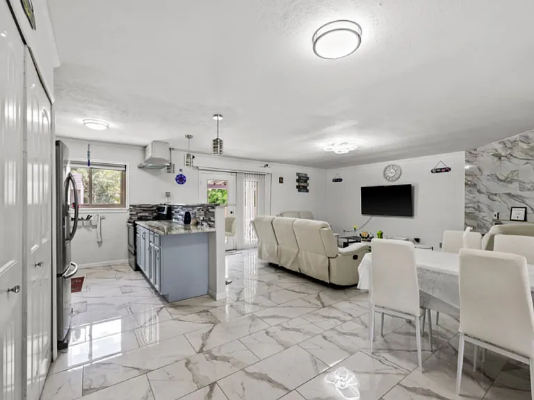 642 Sunny Slope Dr — Photo 3
