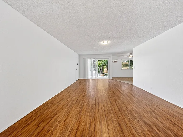 20317 Saticoy St — Photo 18