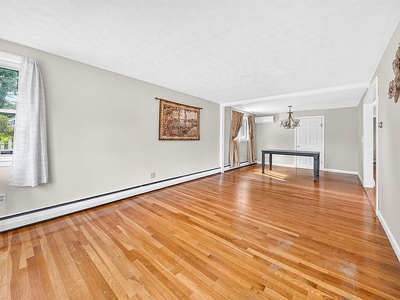 4th image of 33 Fairchild Ave