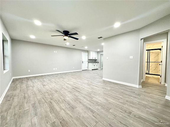 3rd image of 406 N 10th St