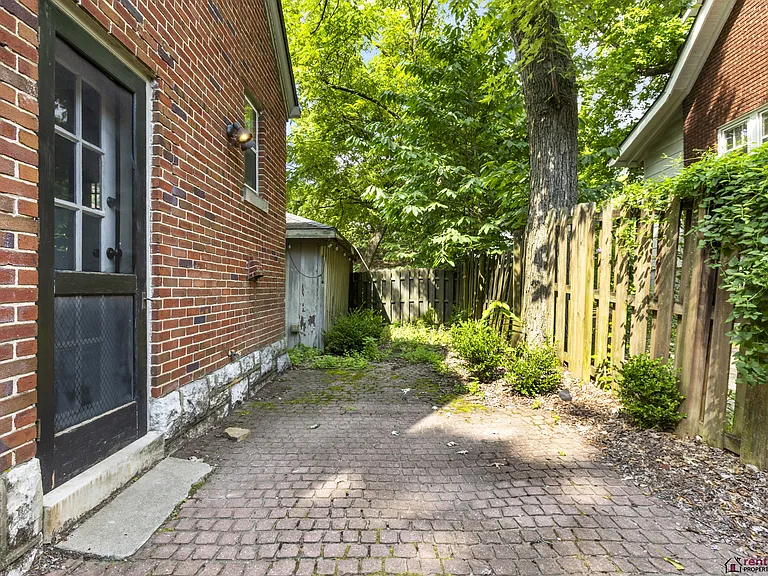 1041 Fontaine Rd — Photo 29