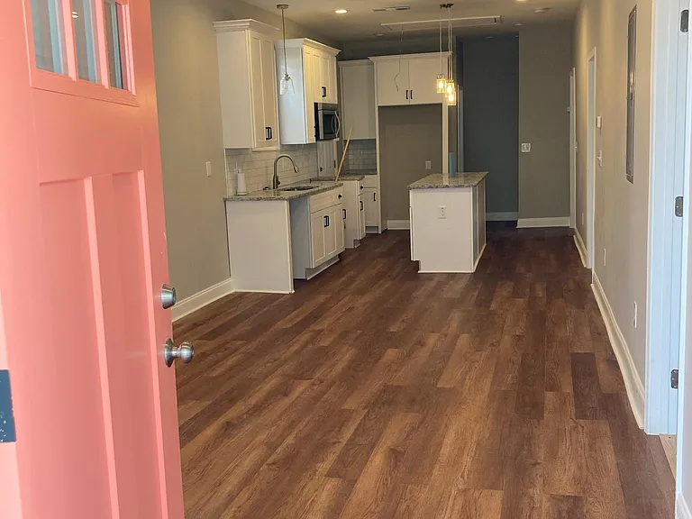 1084 Welch St SW — Photo 2