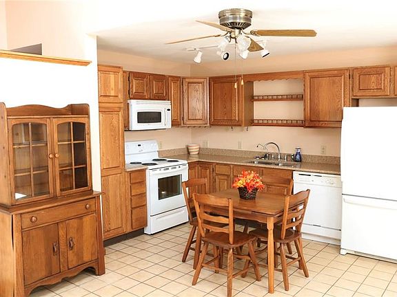 3rd image of 618 Laird Ave