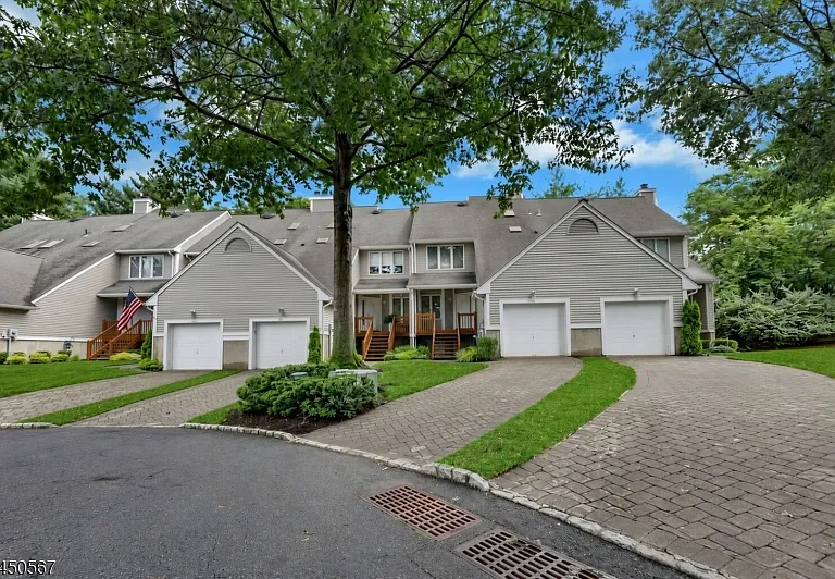 35 Reagan Way — Photo 1