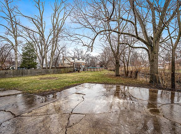 2nd image of 9740 Castello Ave