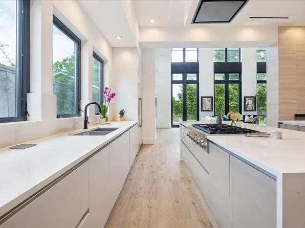 1306 Willard St, Houston, TX 77006